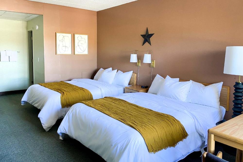Queen Room interior